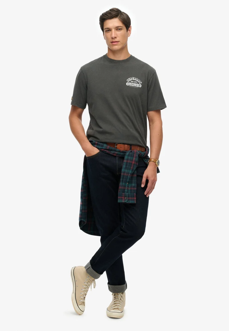 سوبر دراي تيشيرت أوفر سايز لعلامة تسجيل